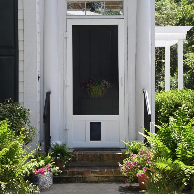 Chesapeake Vinyl Screen Door with Medium Pet Door