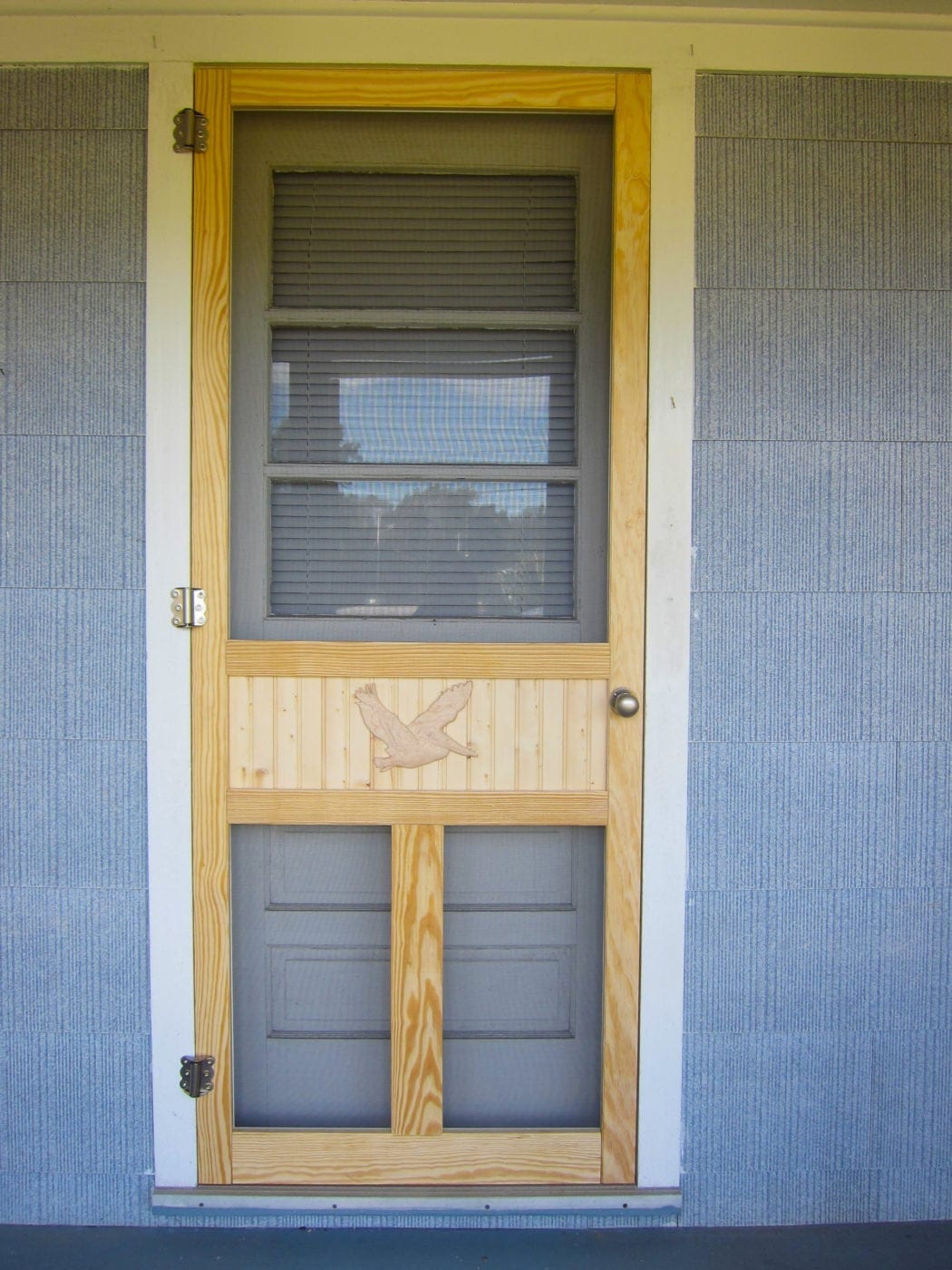 Medallion Door Wood Screen Tight