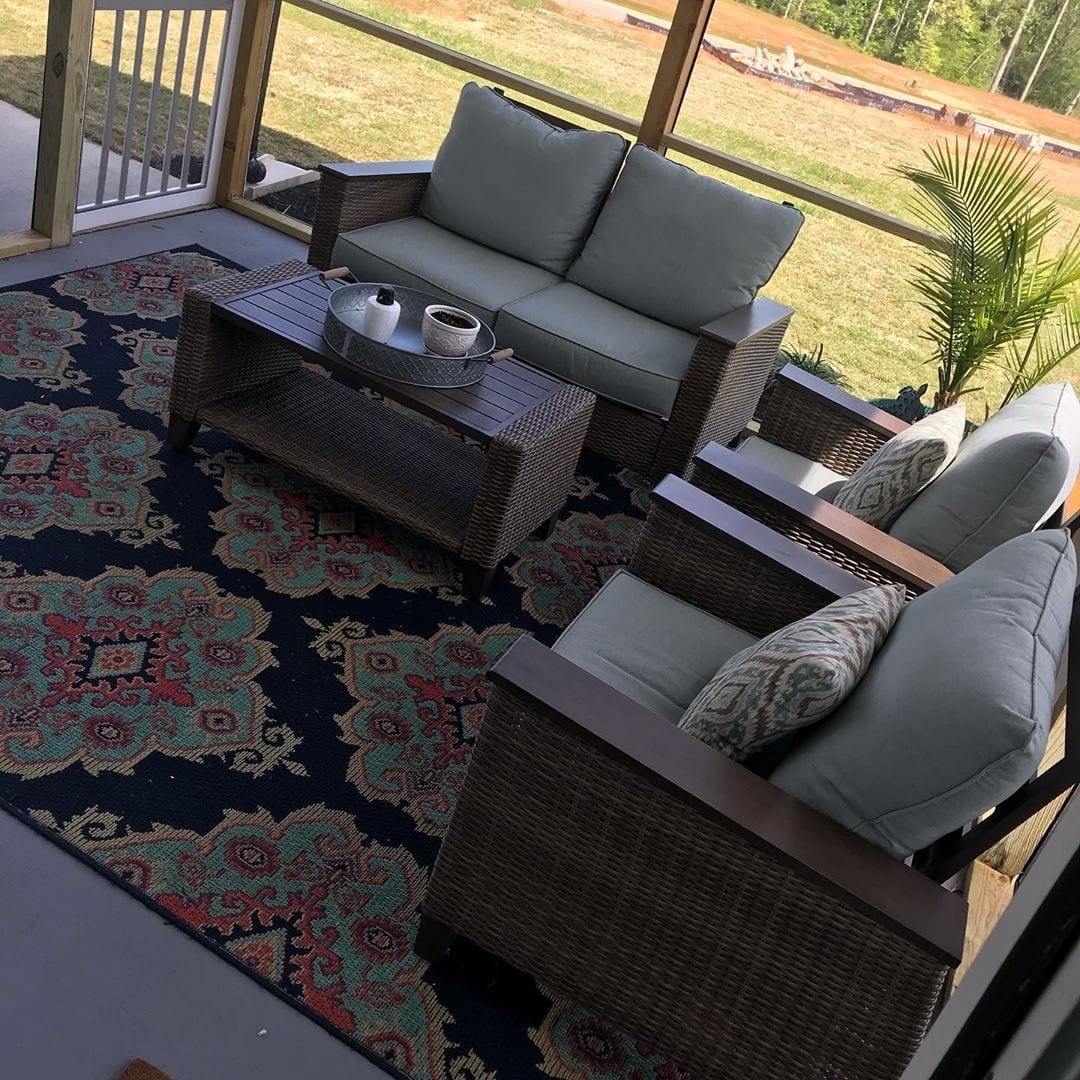 Cozy Screened-in Patio